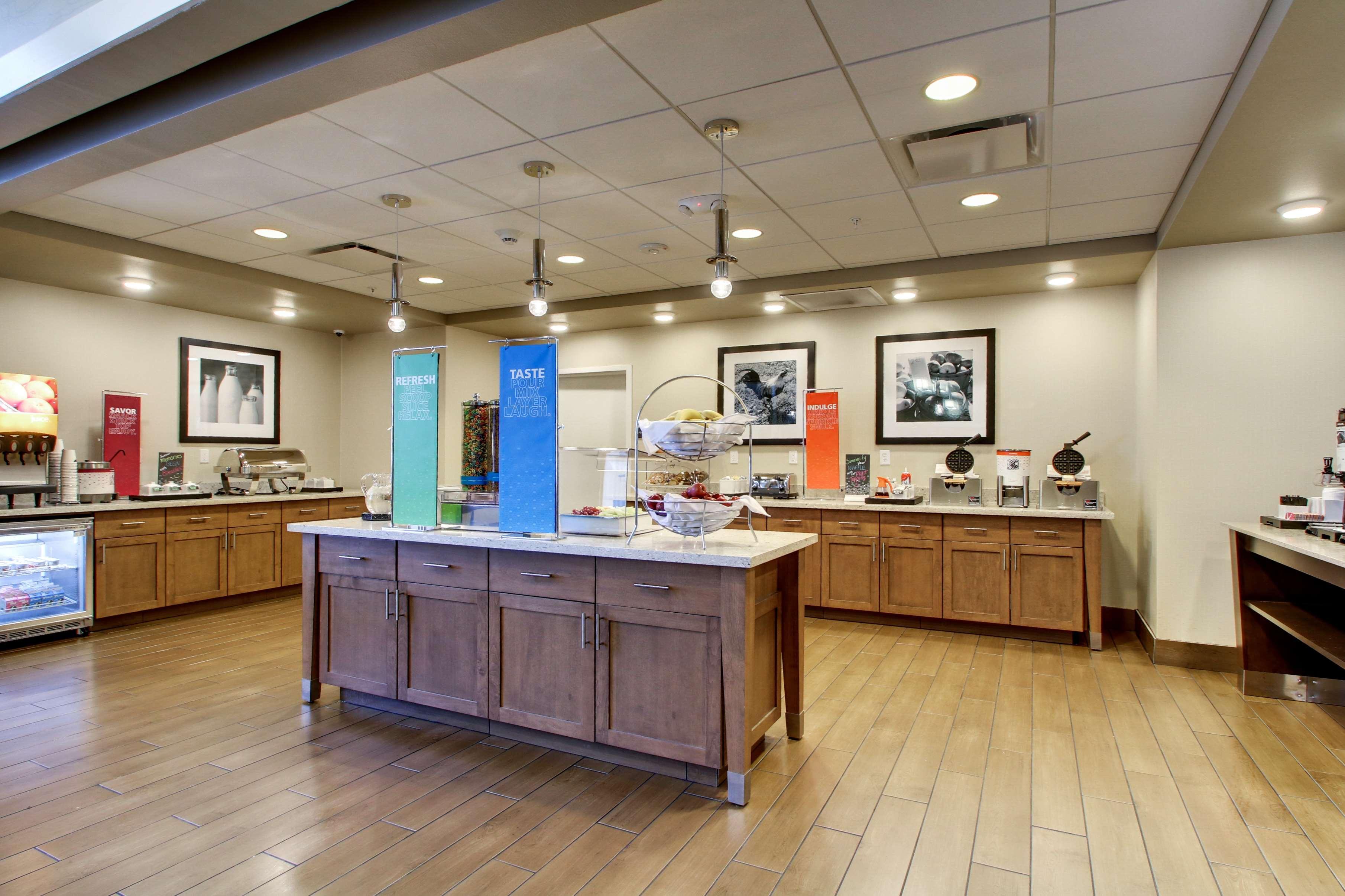 Hampton Inn & Suites Milwaukee West West Allis Bagian luar foto