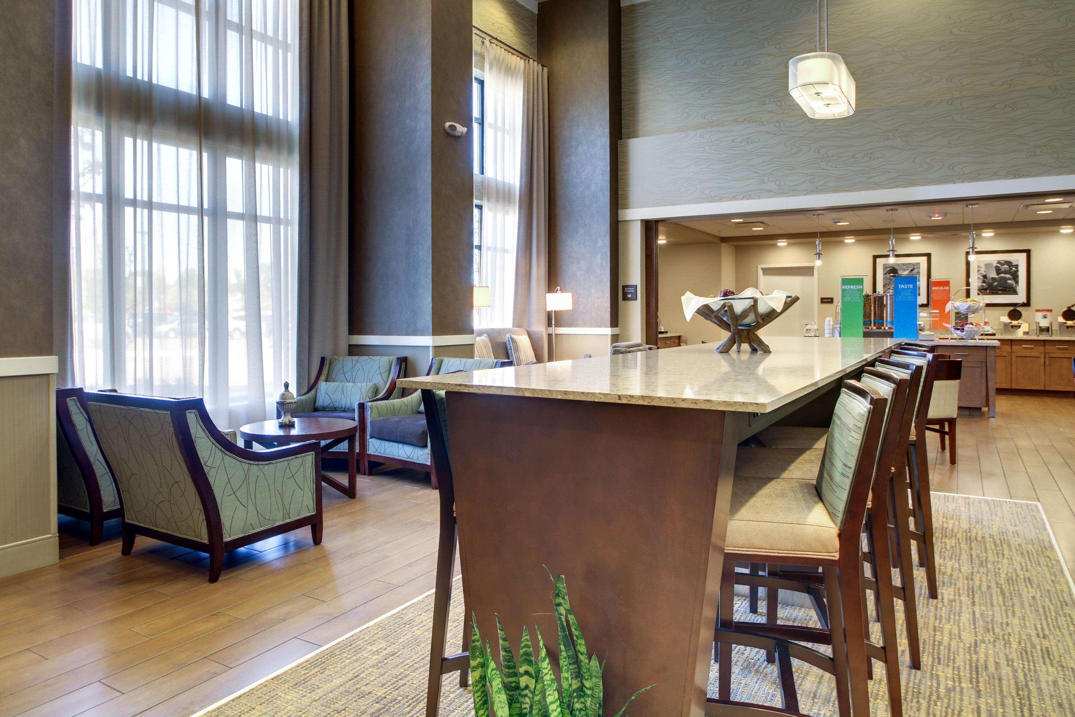 Hampton Inn & Suites Milwaukee West West Allis Bagian luar foto