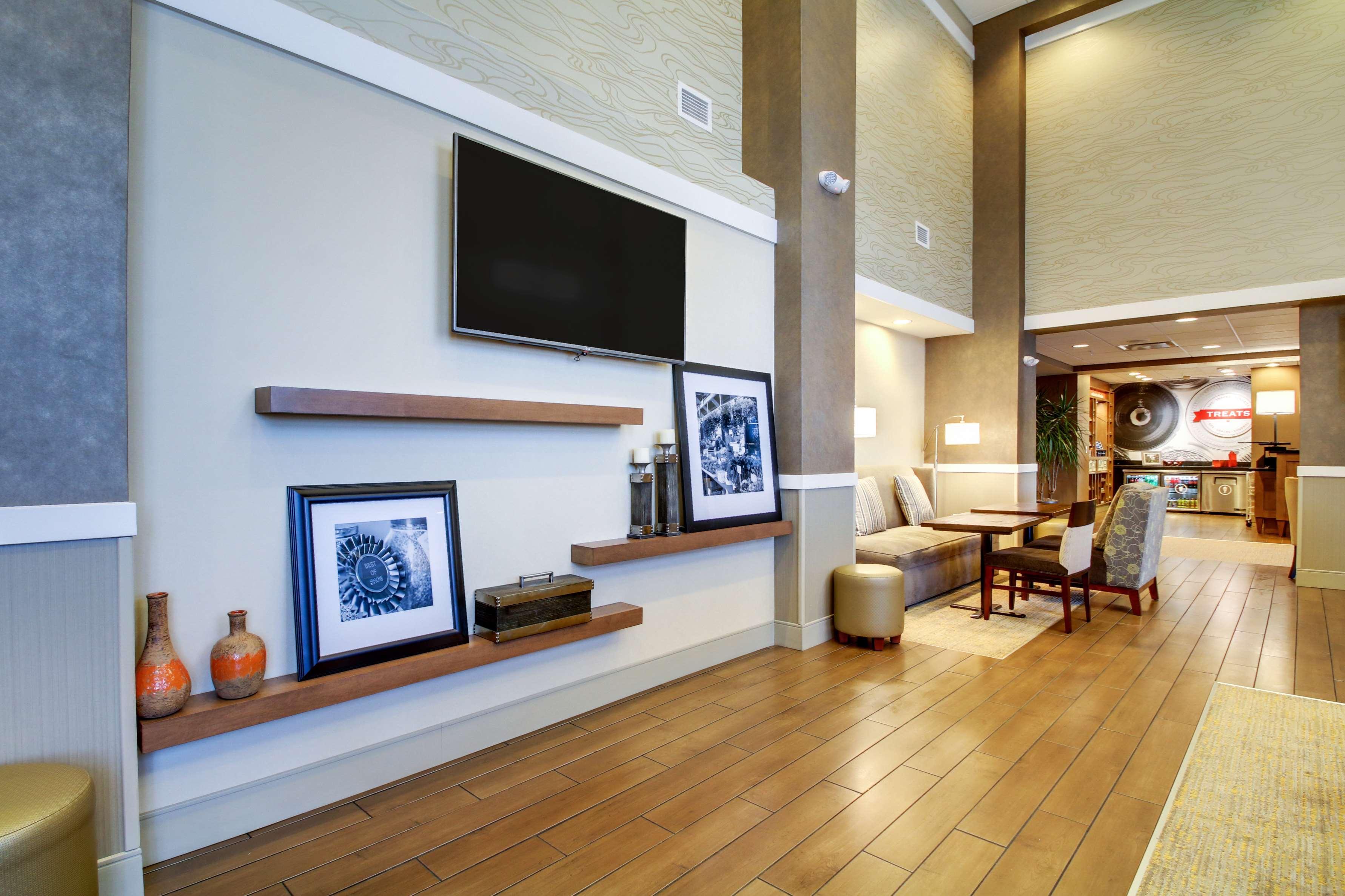 Hampton Inn & Suites Milwaukee West West Allis Bagian luar foto