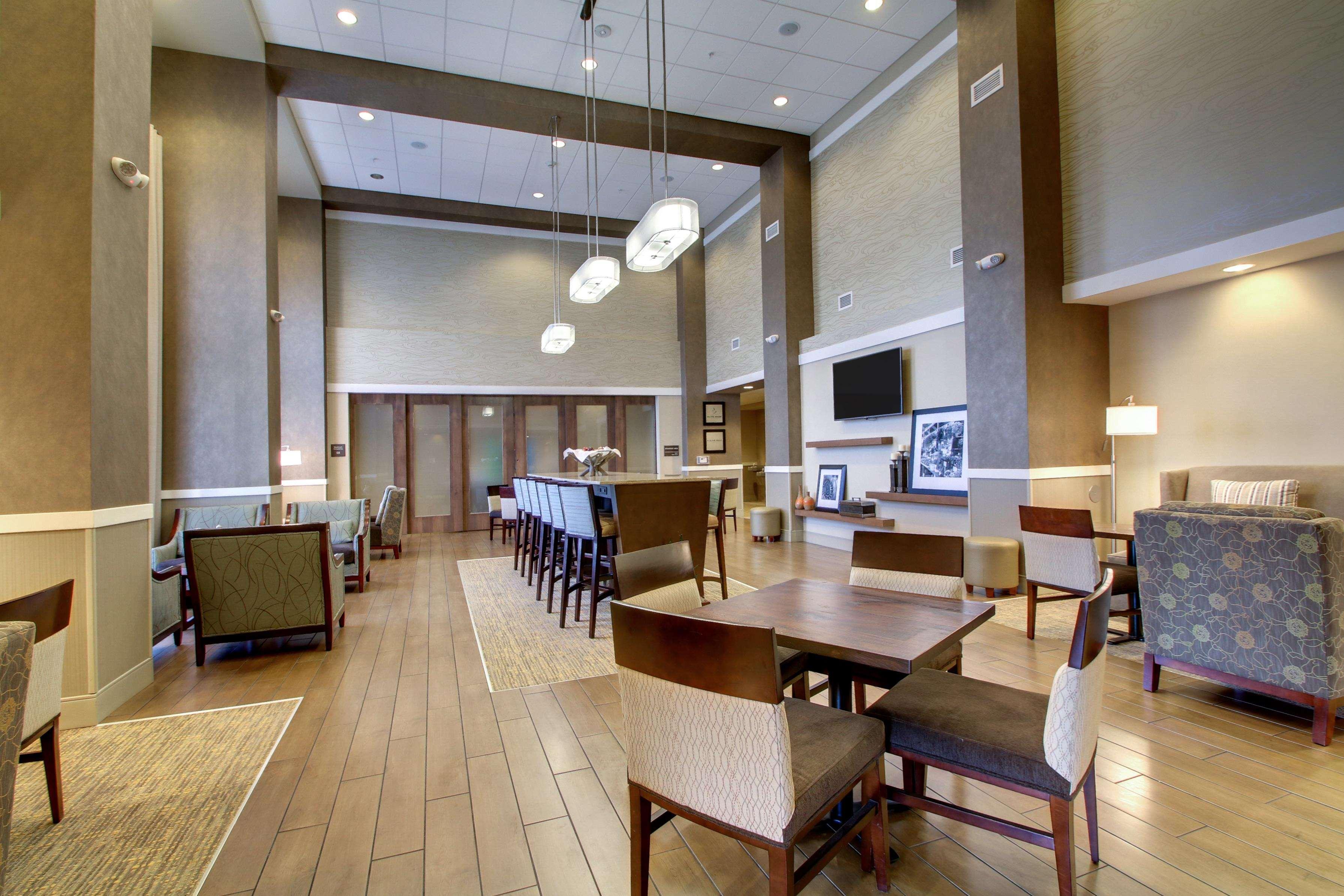 Hampton Inn & Suites Milwaukee West West Allis Bagian luar foto