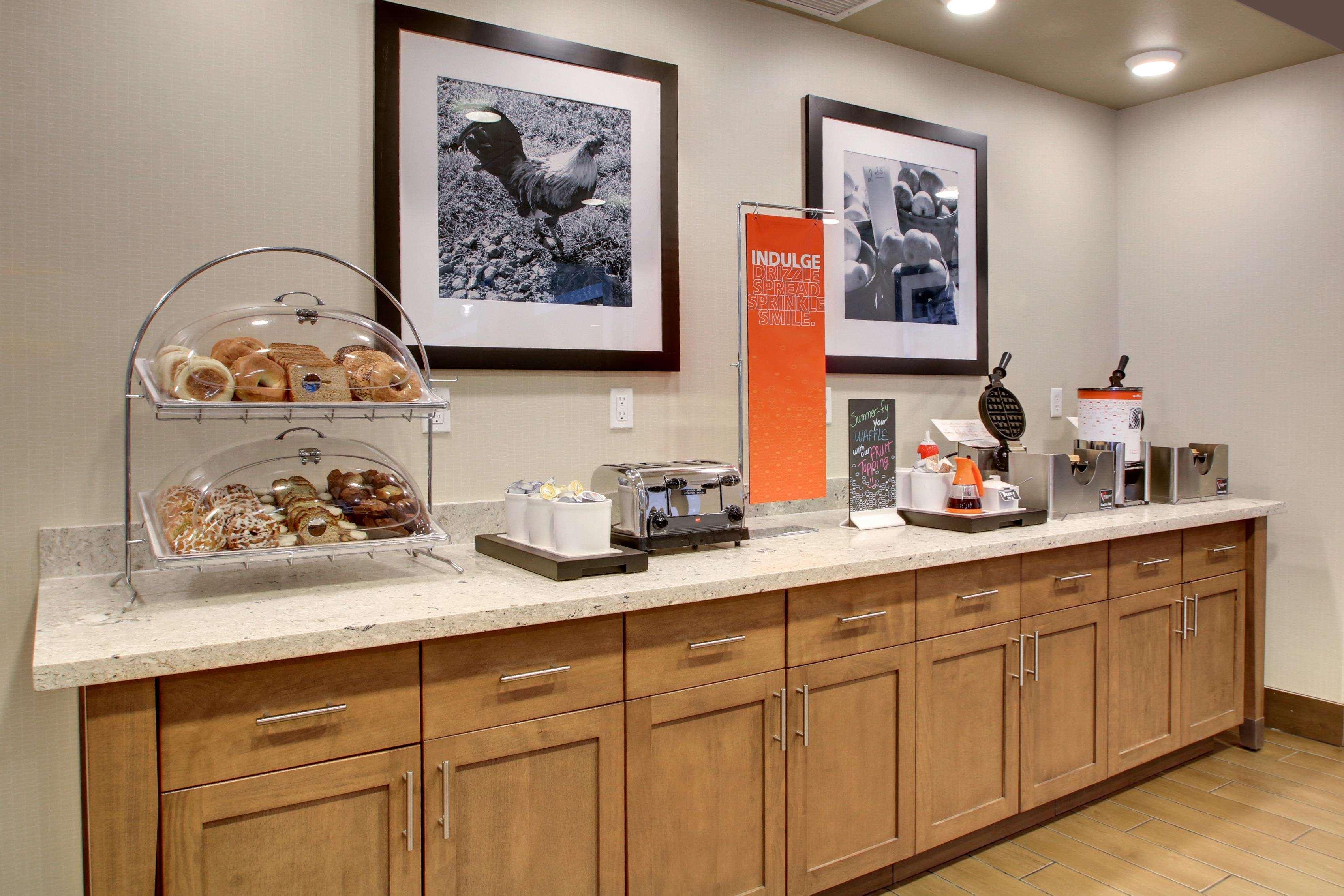 Hampton Inn & Suites Milwaukee West West Allis Bagian luar foto