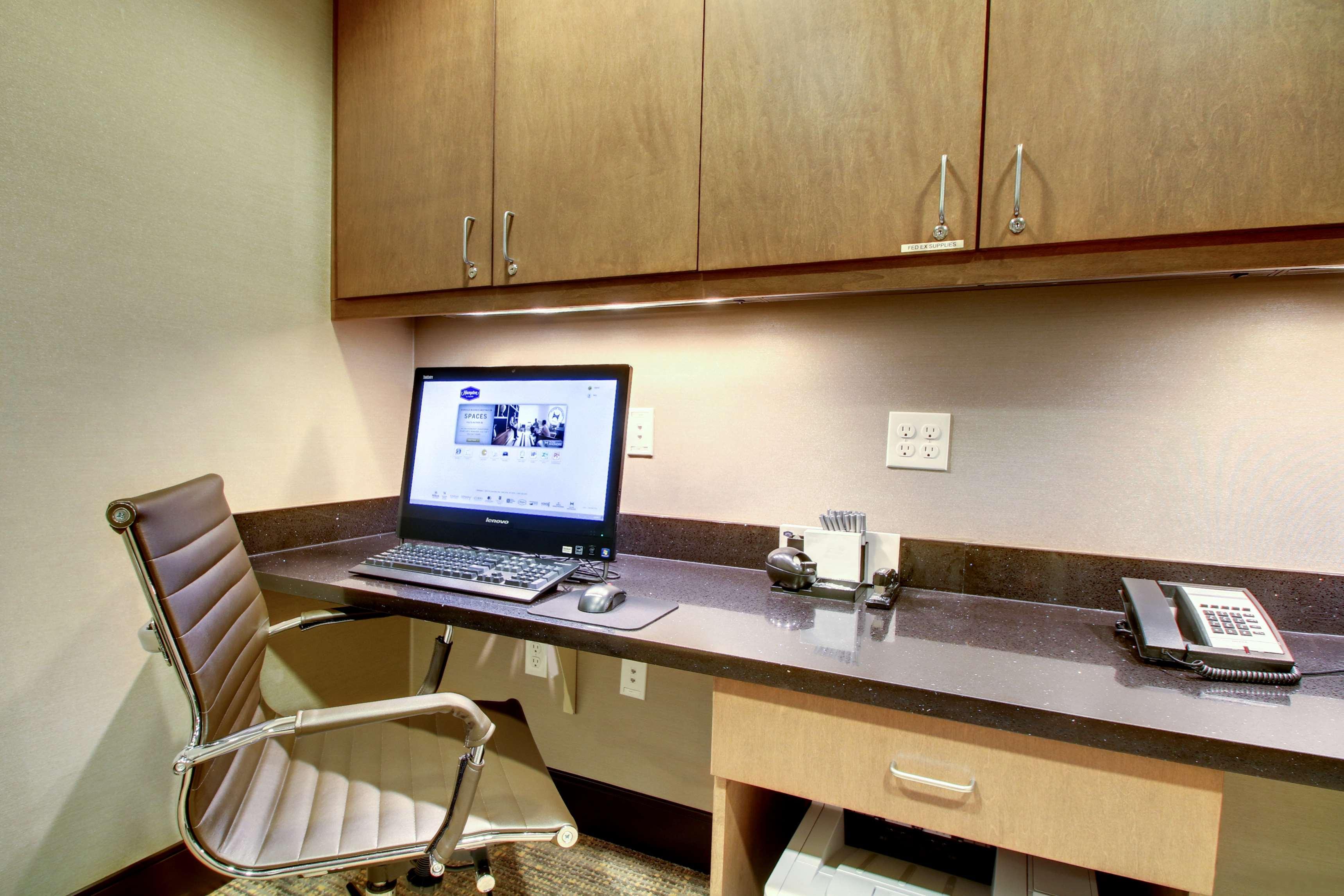 Hampton Inn & Suites Milwaukee West West Allis Bagian luar foto
