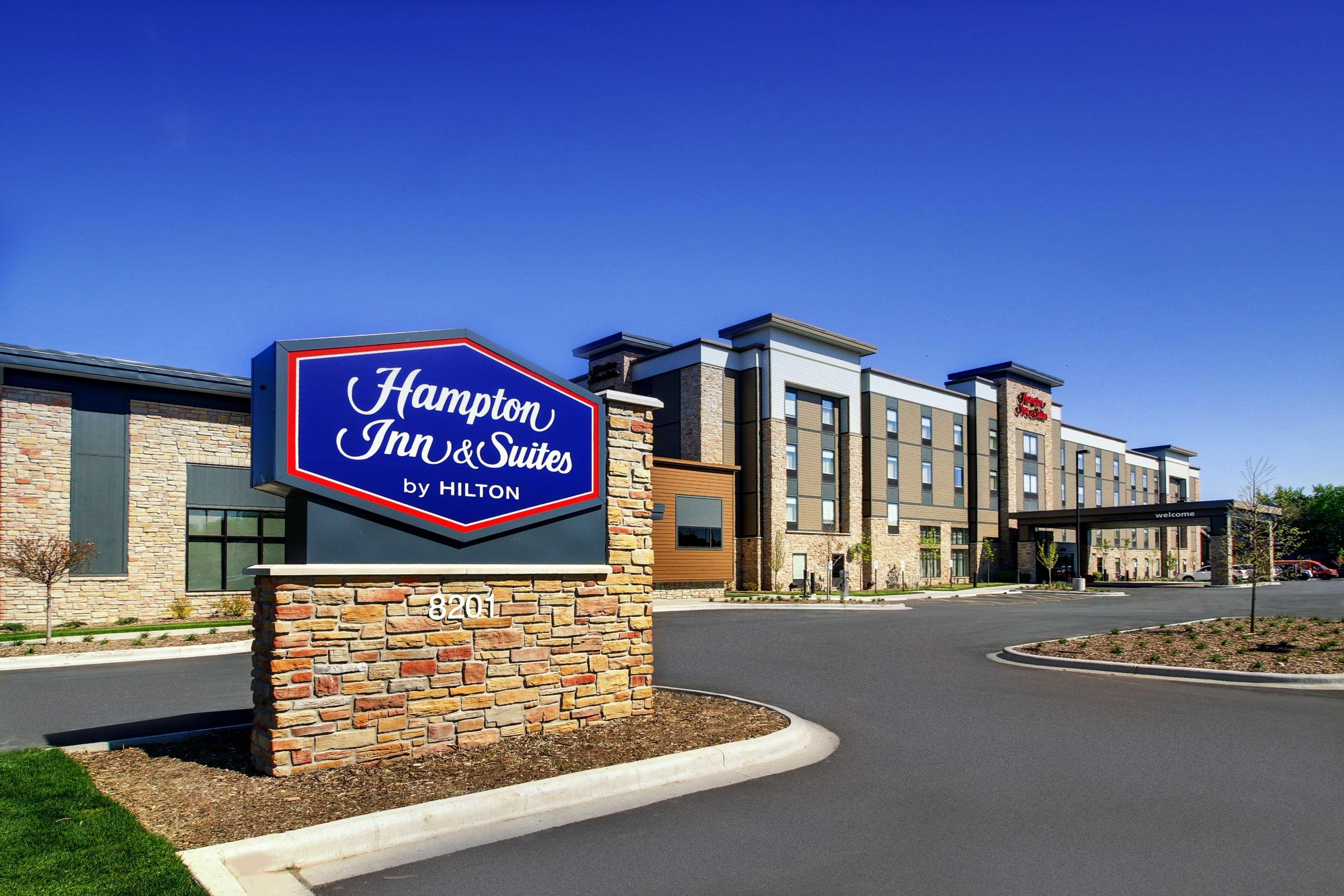 Hampton Inn & Suites Milwaukee West West Allis Bagian luar foto