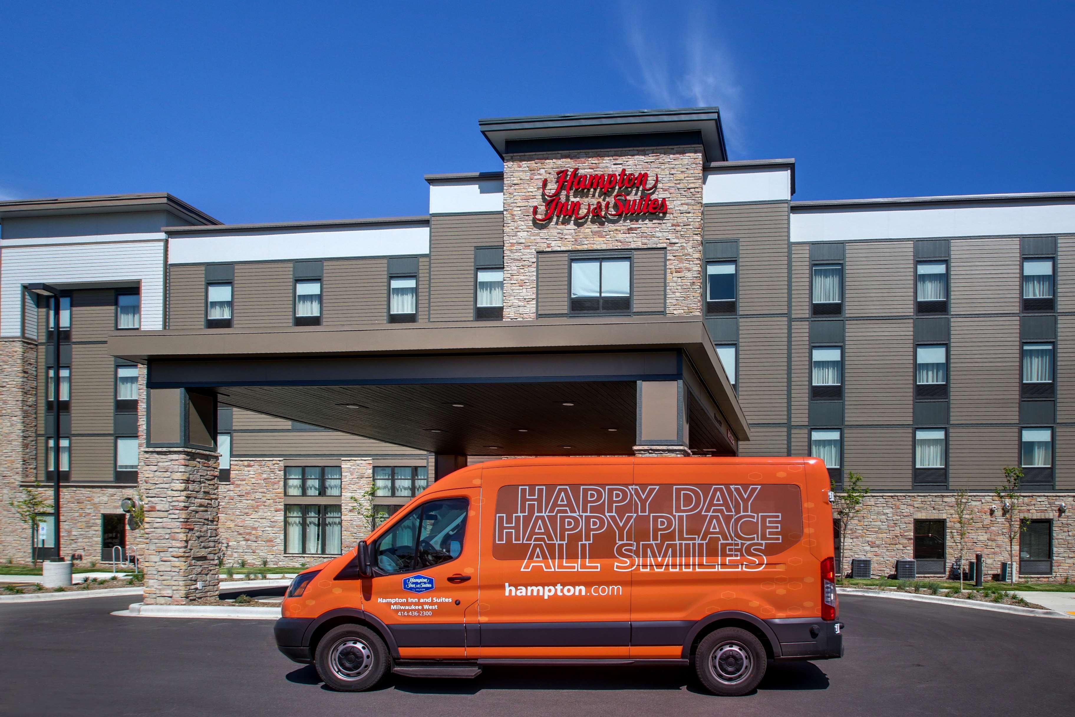 Hampton Inn & Suites Milwaukee West West Allis Bagian luar foto