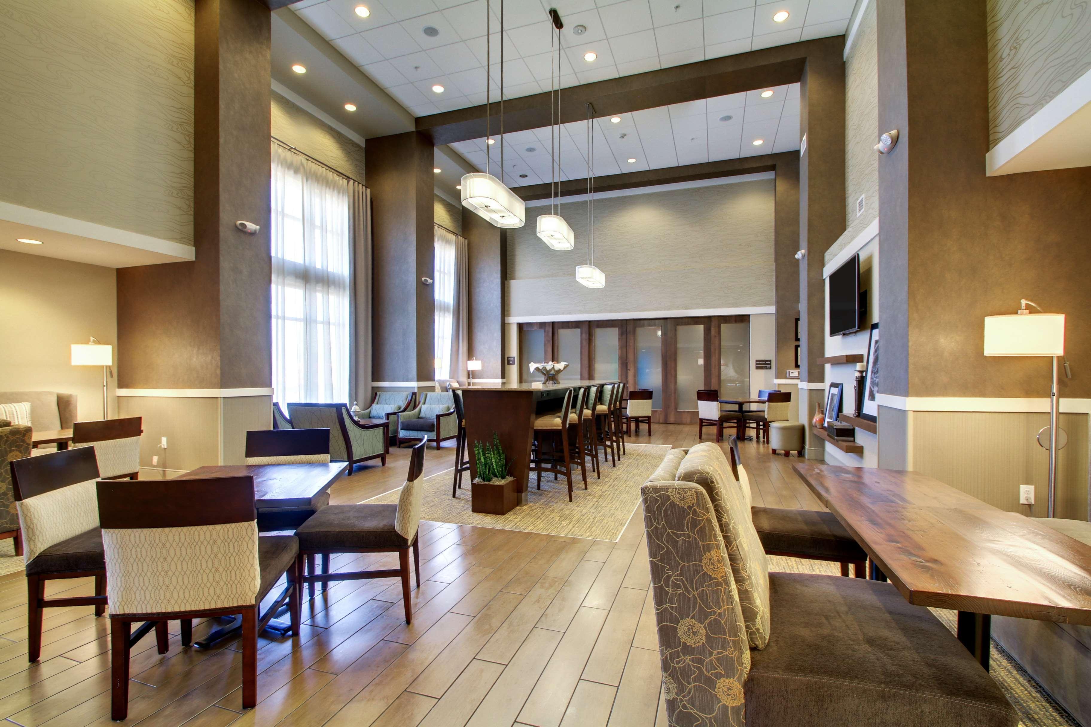 Hampton Inn & Suites Milwaukee West West Allis Bagian luar foto