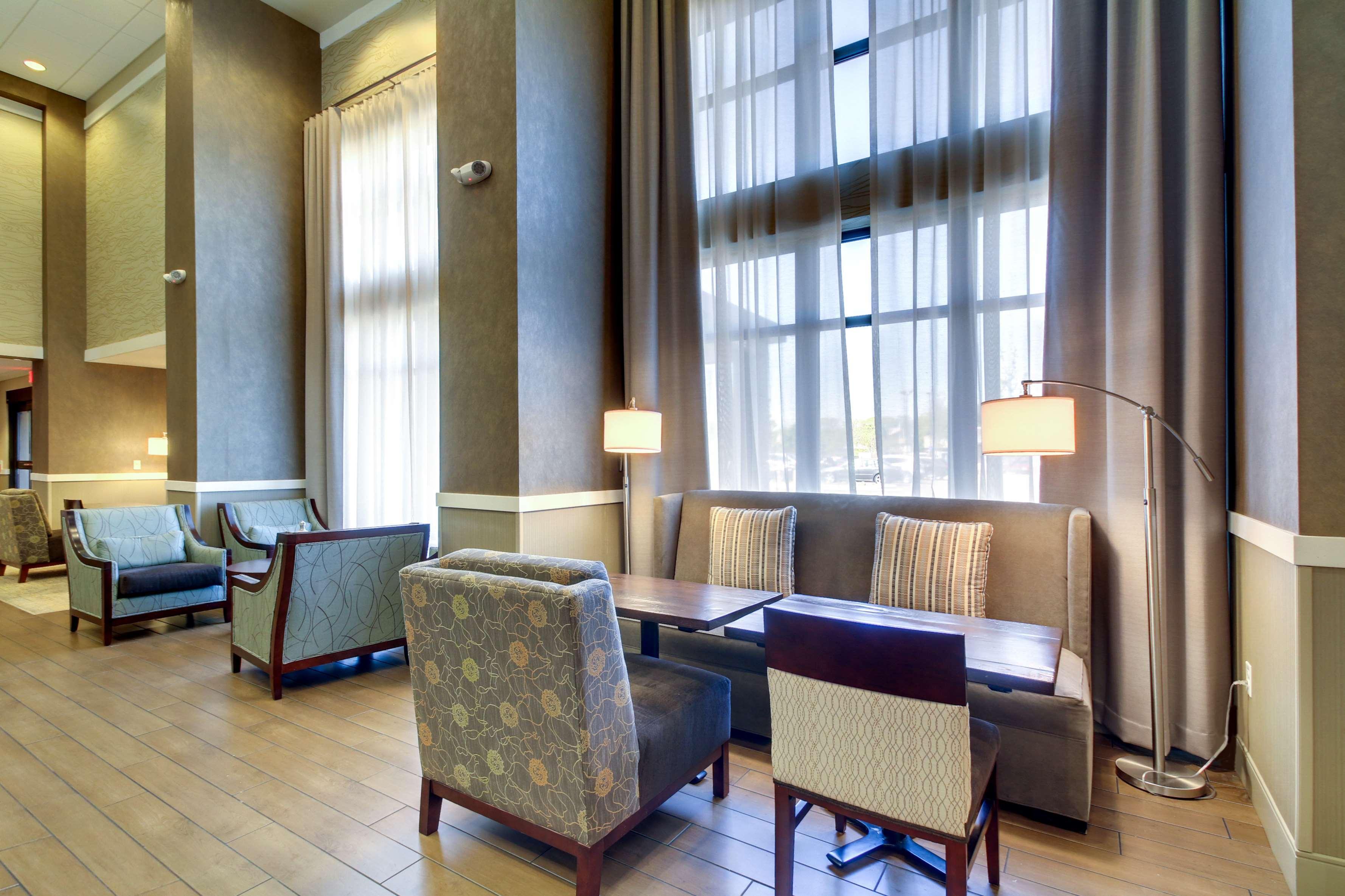 Hampton Inn & Suites Milwaukee West West Allis Bagian luar foto