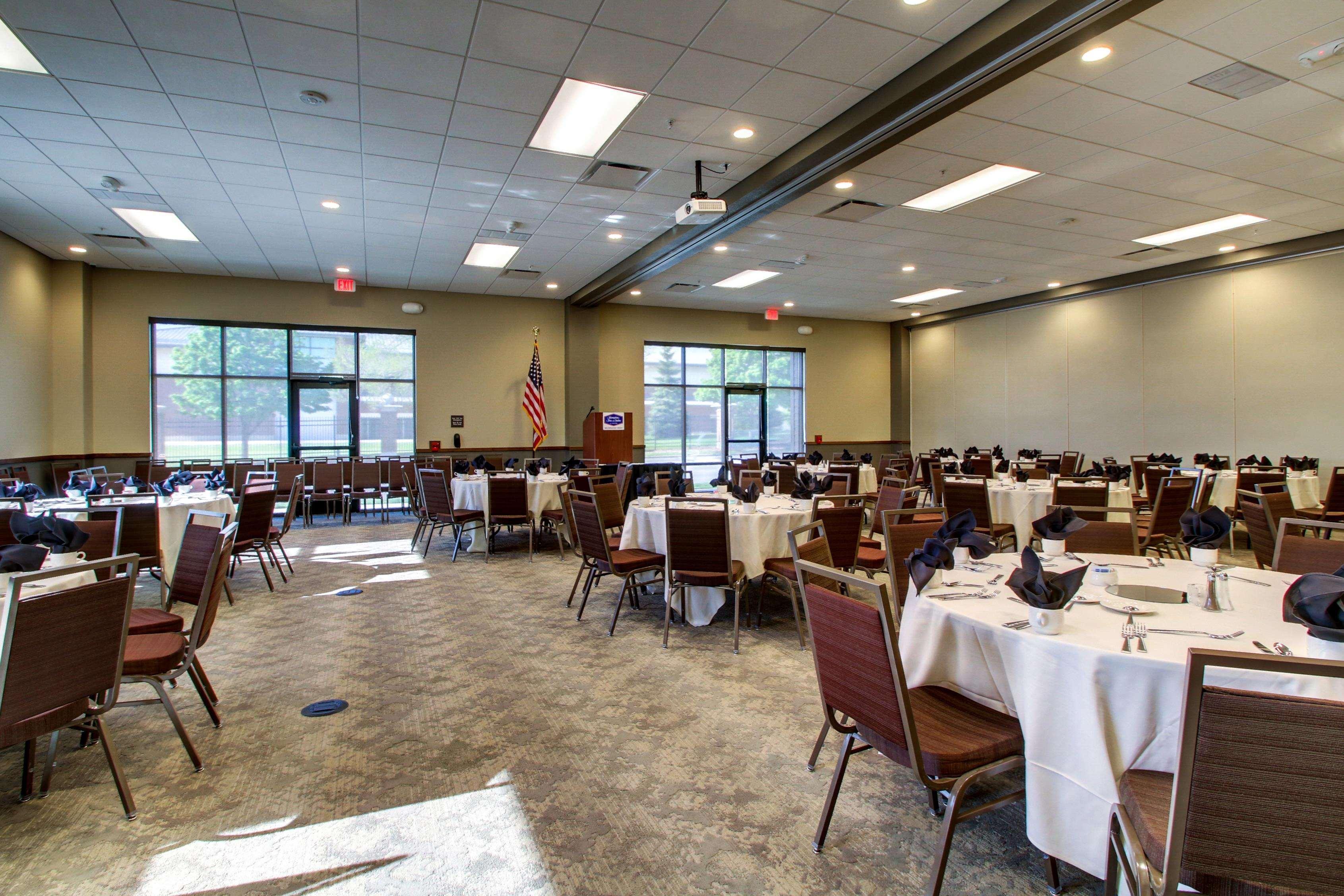 Hampton Inn & Suites Milwaukee West West Allis Bagian luar foto