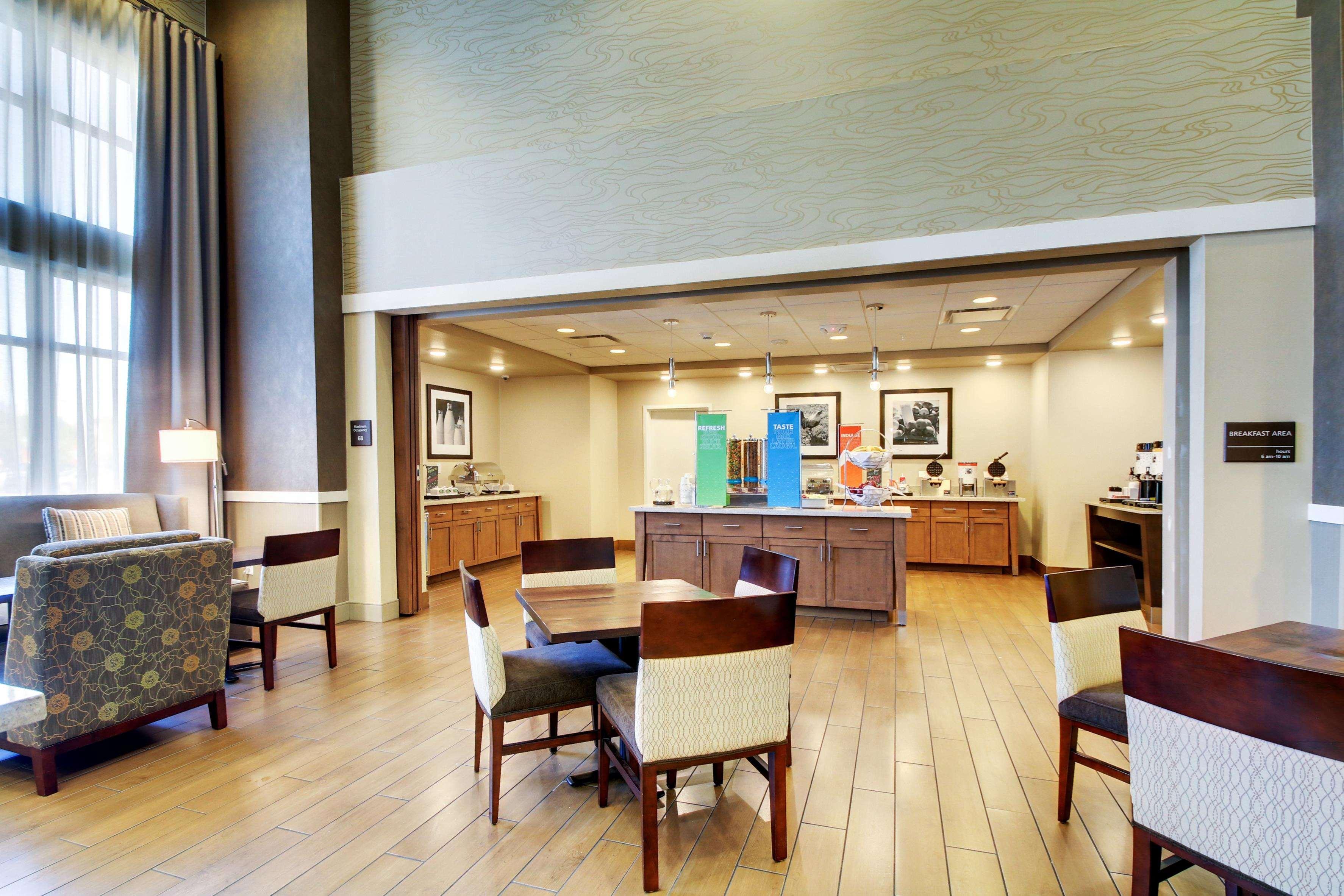 Hampton Inn & Suites Milwaukee West West Allis Bagian luar foto