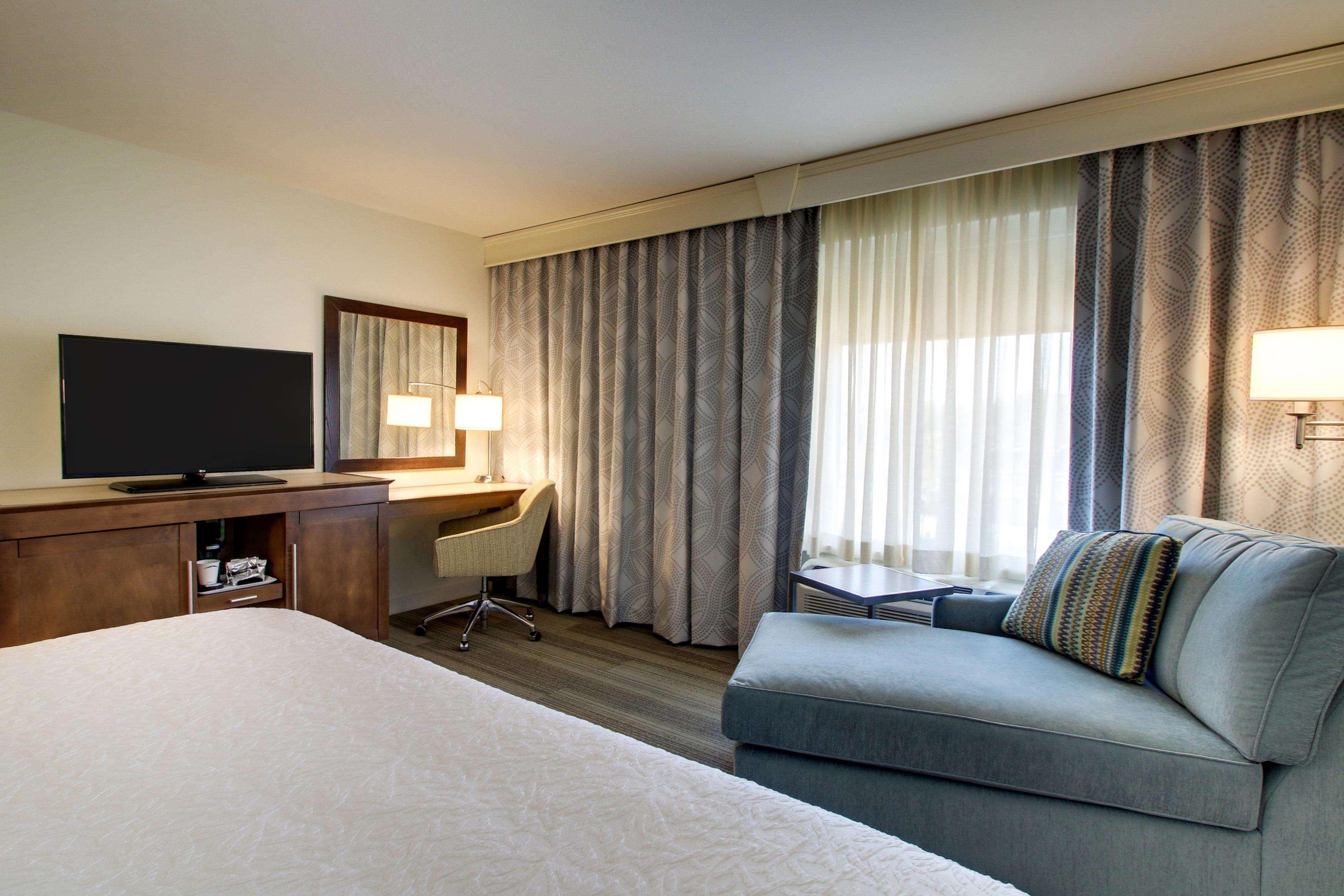 Hampton Inn & Suites Milwaukee West West Allis Bagian luar foto