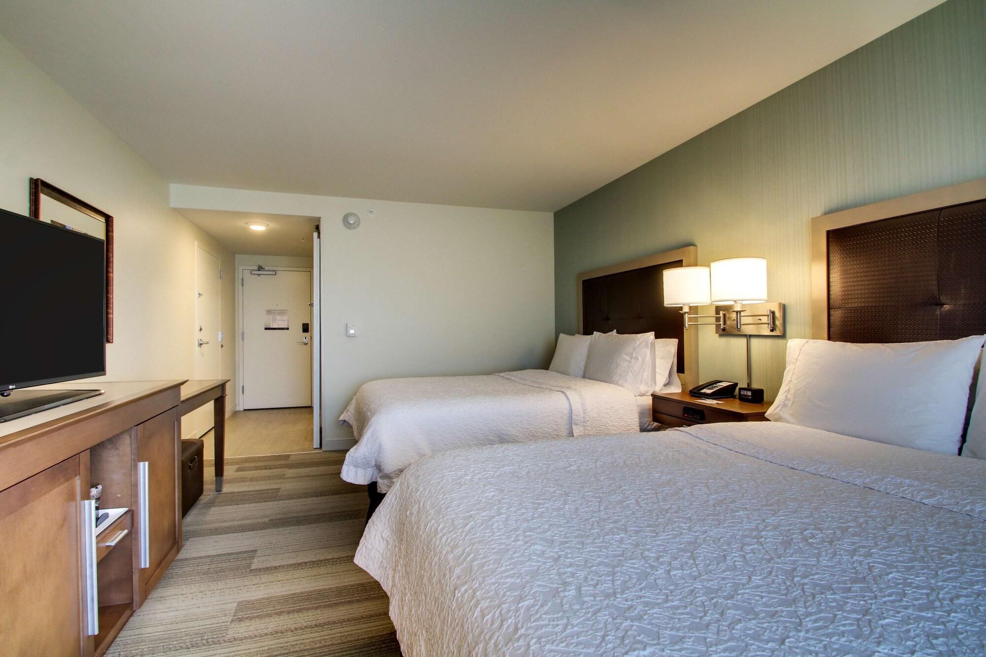 Hampton Inn & Suites Milwaukee West West Allis Bagian luar foto
