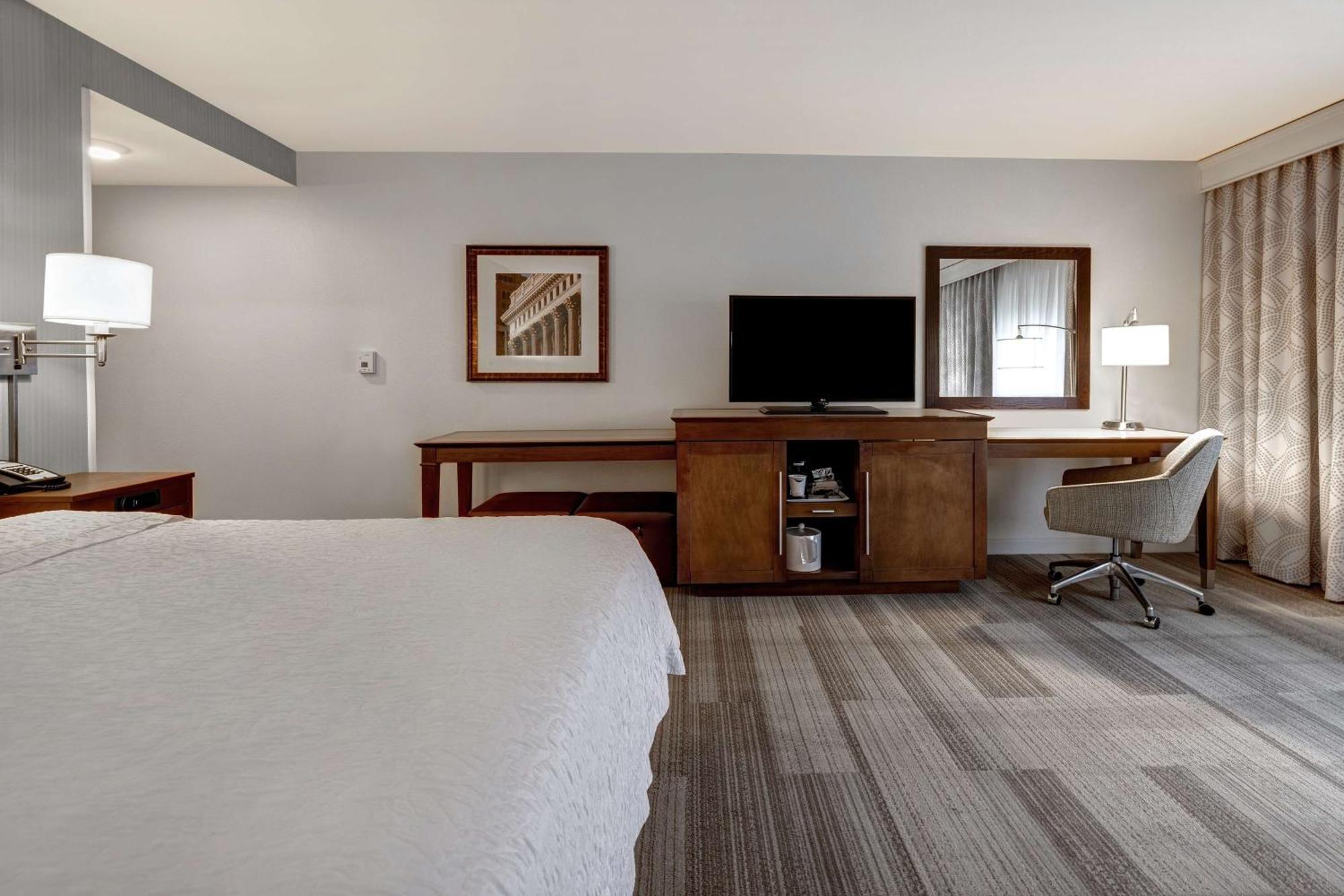 Hampton Inn & Suites Milwaukee West West Allis Bagian luar foto