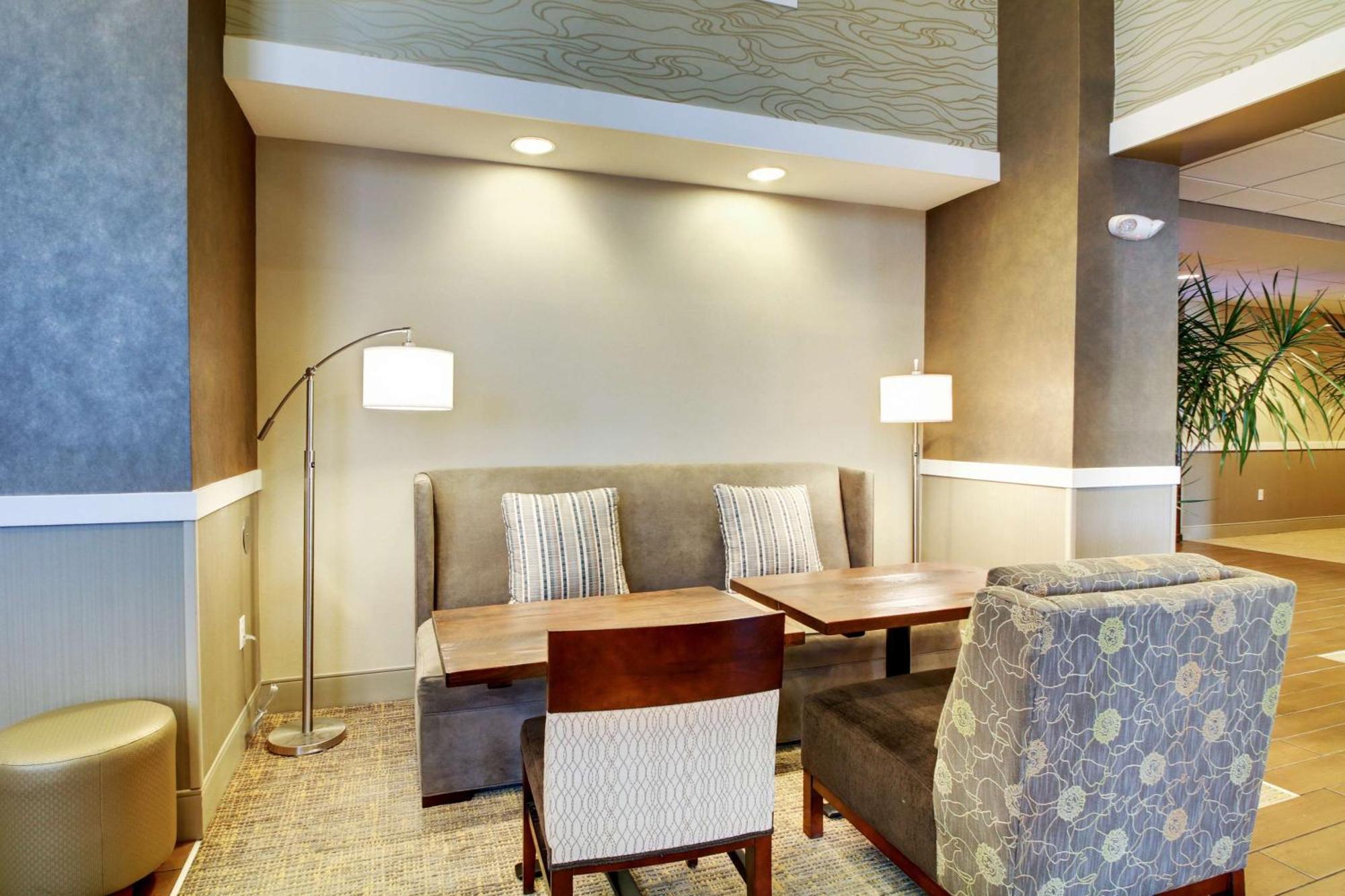 Hampton Inn & Suites Milwaukee West West Allis Bagian luar foto