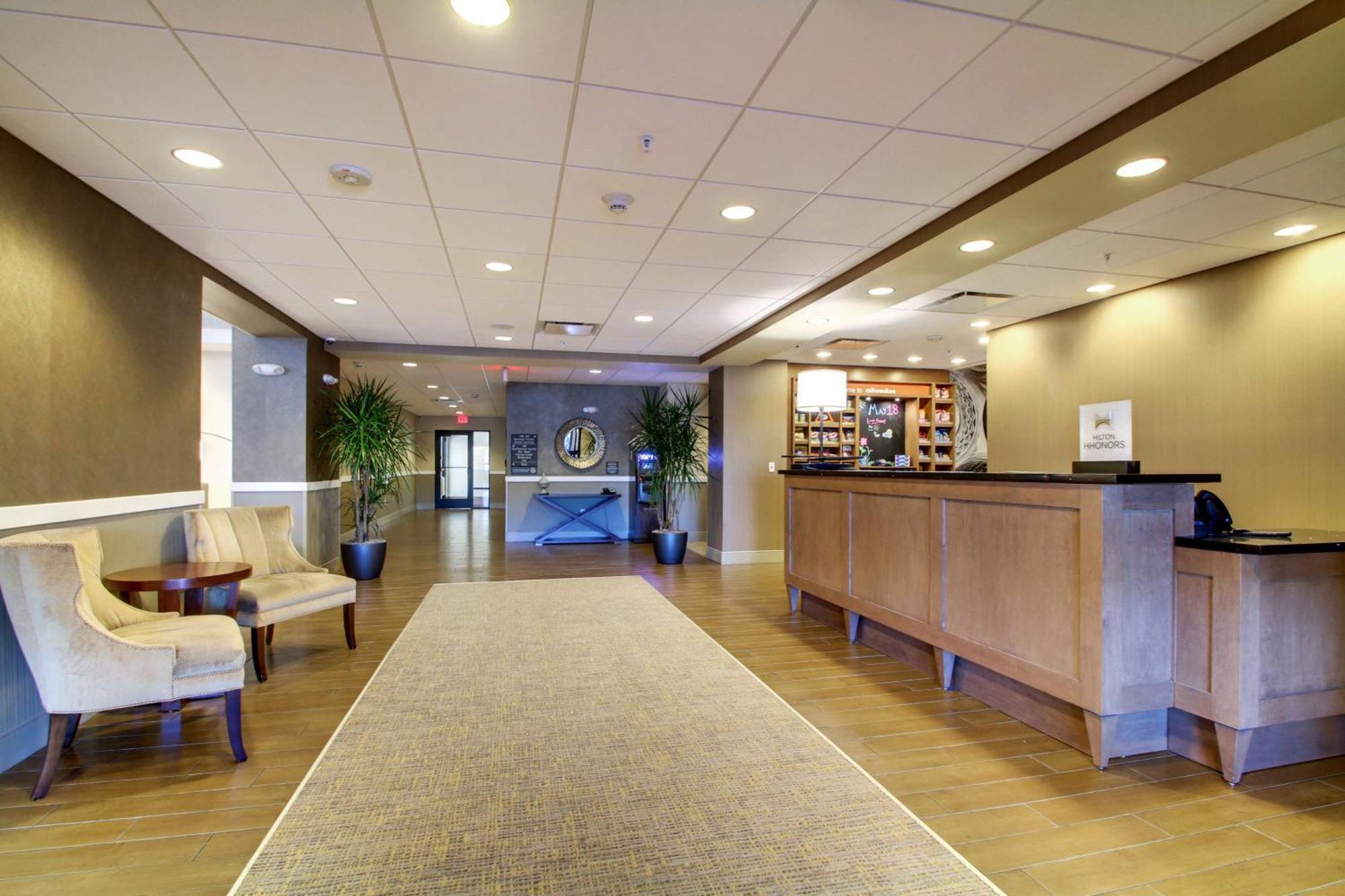 Hampton Inn & Suites Milwaukee West West Allis Bagian luar foto