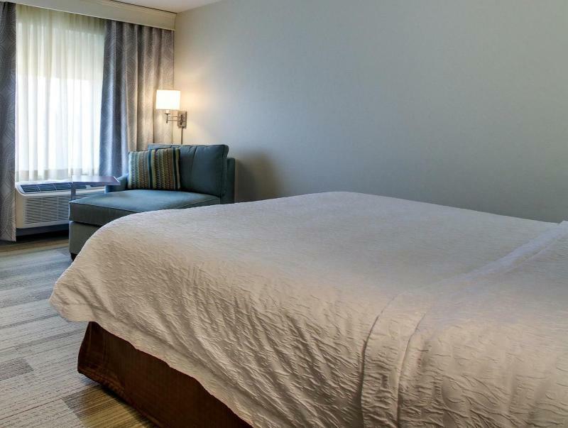 Hampton Inn & Suites Milwaukee West West Allis Bagian luar foto